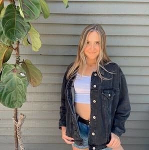 Meet your Posher, Chloe